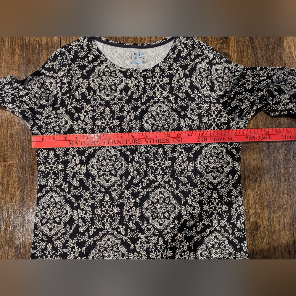 Croft & Barrow Floral Black‎ and White Tee - Picture 5 of 6
